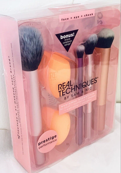 Real Techniques Everyday Essentials Brush & Sponge Set